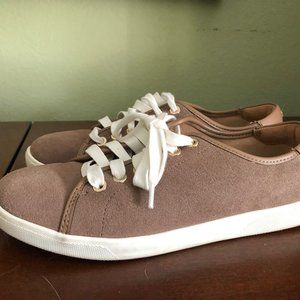 Vionic sneaker Size 7 Tan  Like New